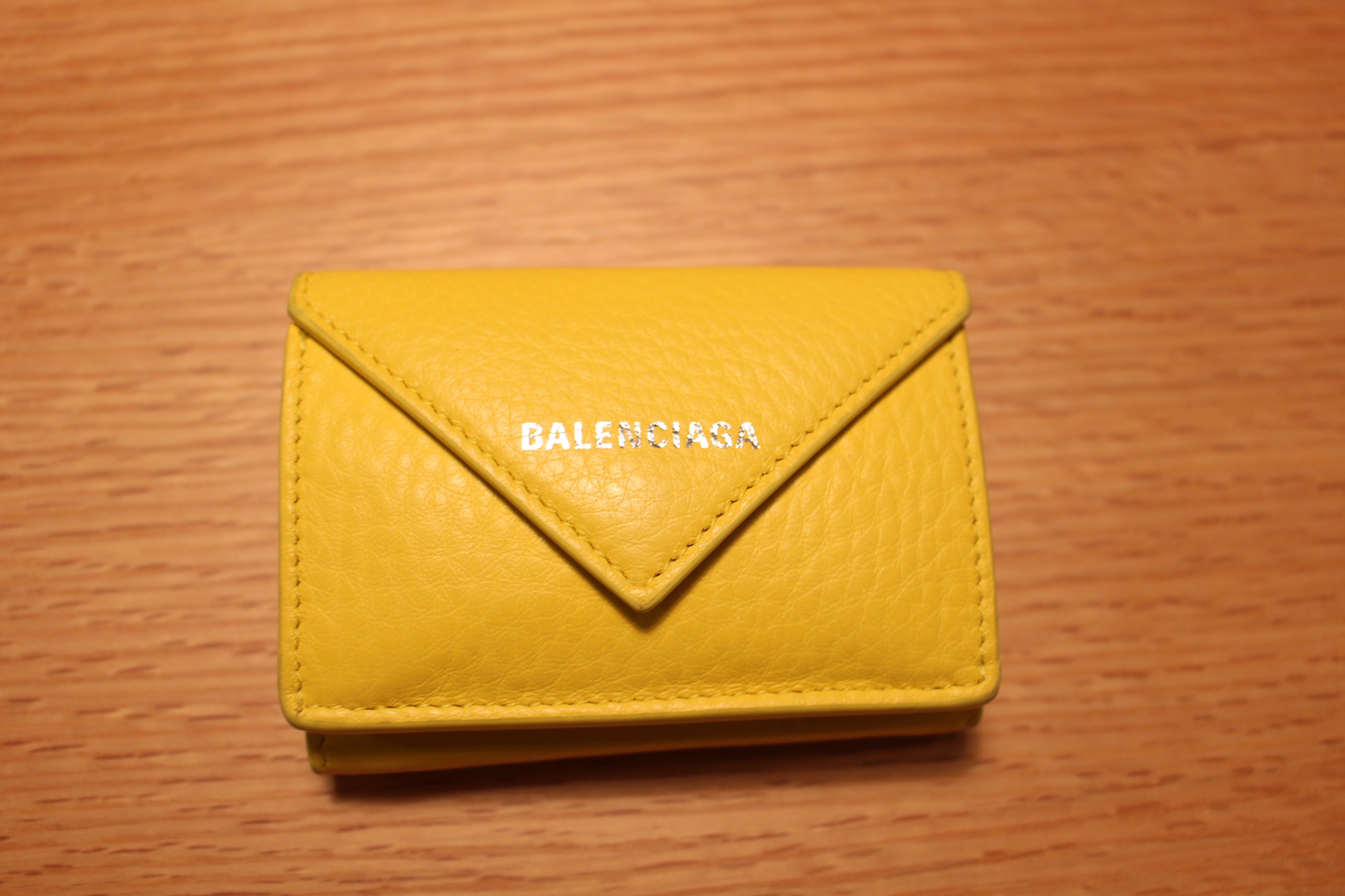 ワーキングマザーのお財布選び！バレンシアガのミニ財布がお気に入り。